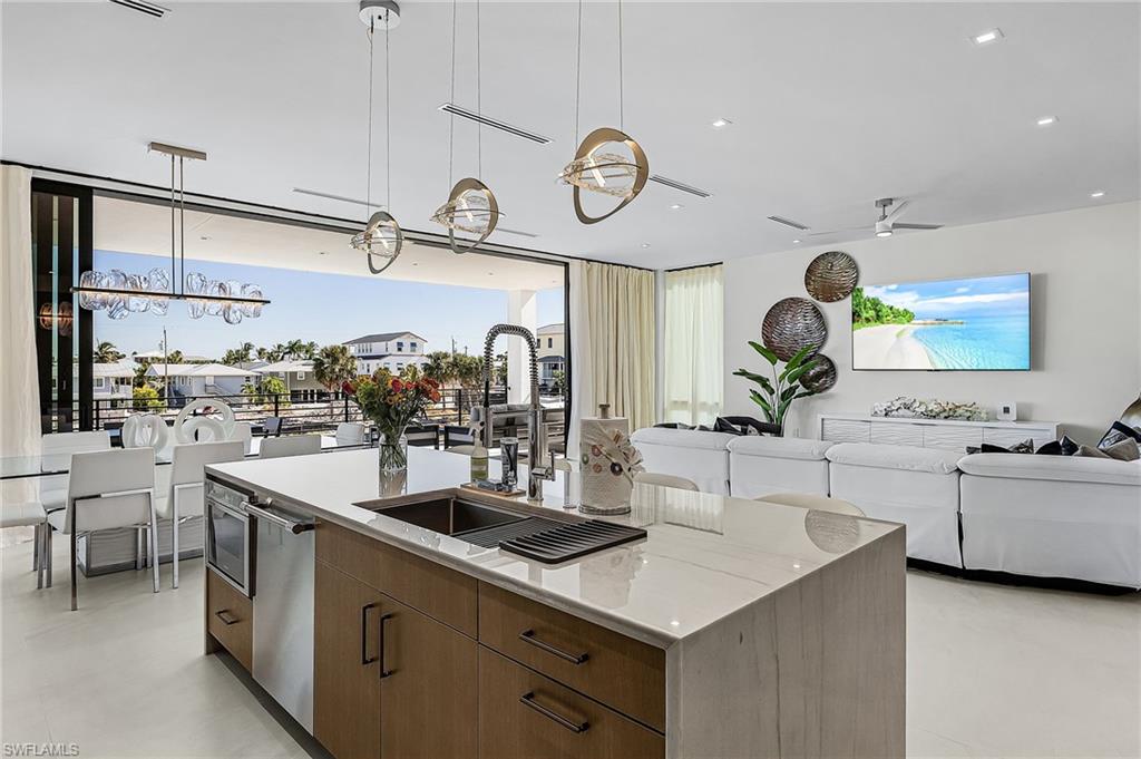 VENETIAN GARDENS - Residential