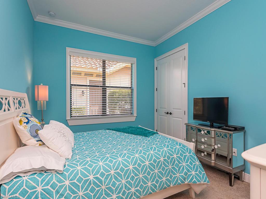 TWIN EAGLES - Residential