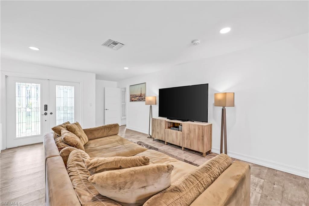 GOLDEN GATE ESTATES - Residential