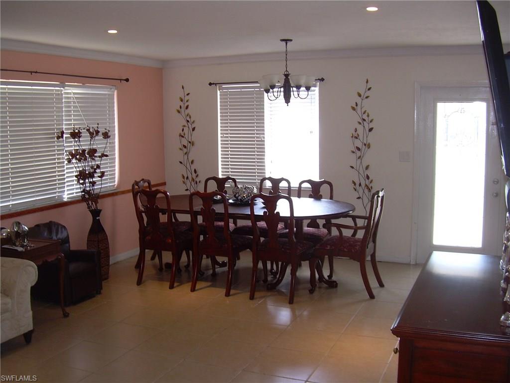 NAPLES MANOR - Residential