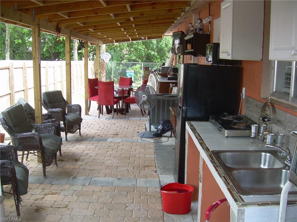 NAPLES MANOR - Residential