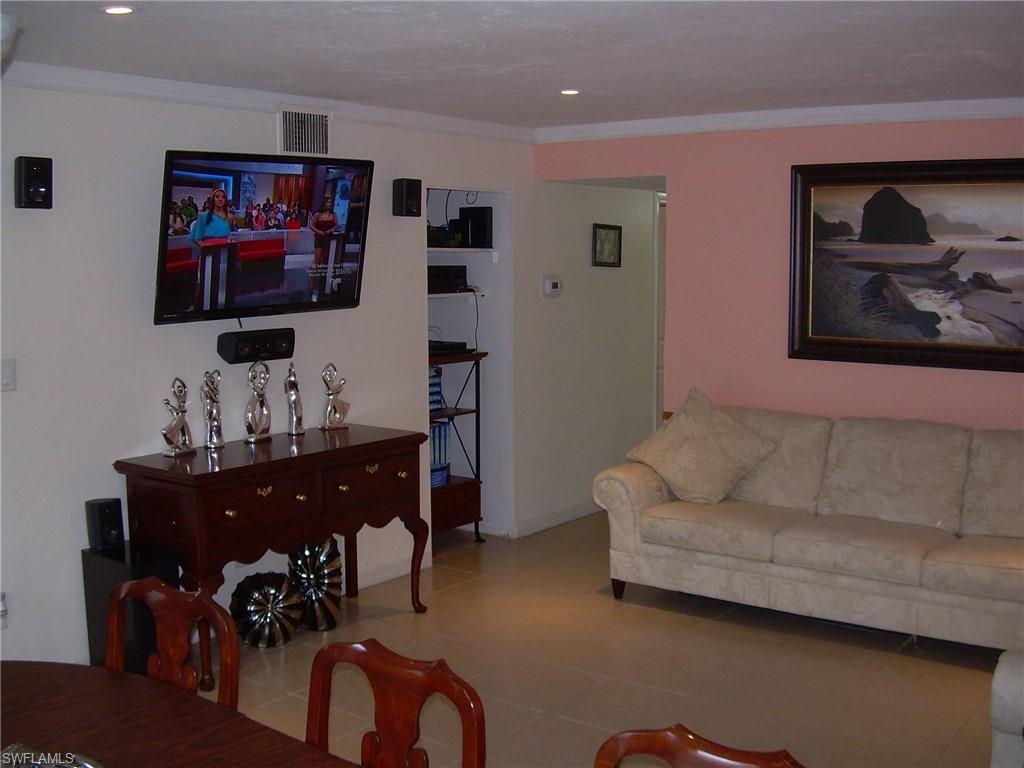 NAPLES MANOR - Residential