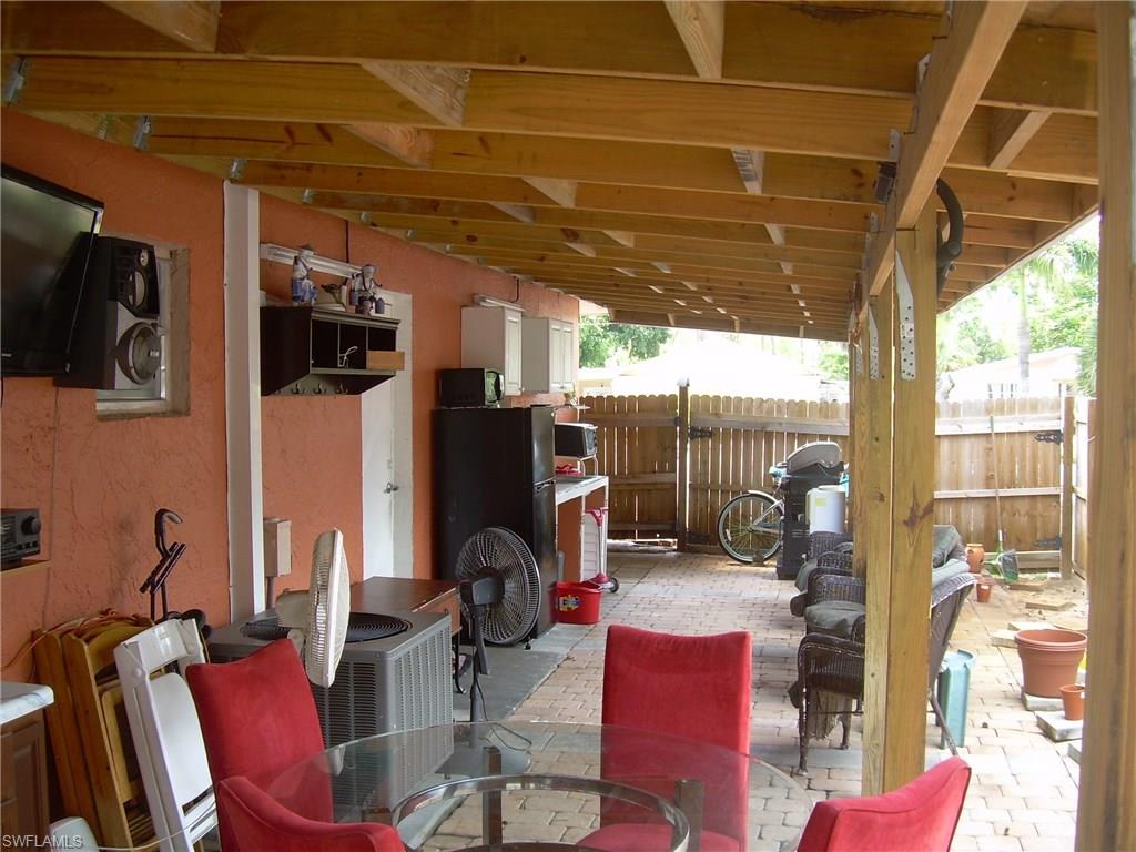 NAPLES MANOR - Residential