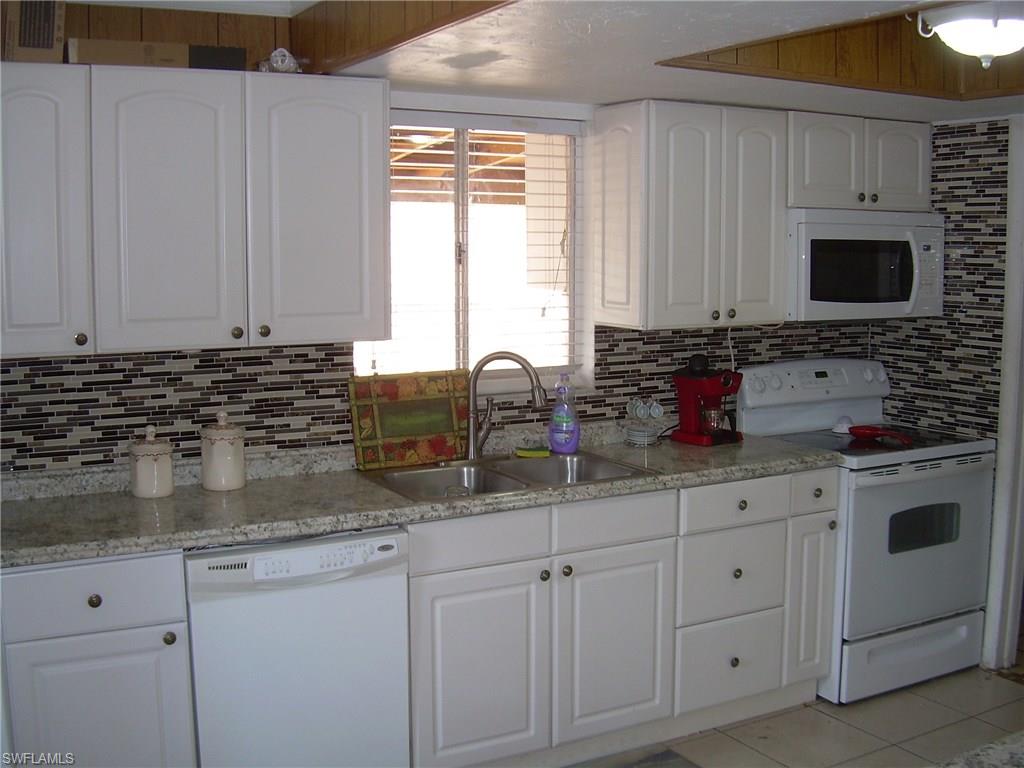 NAPLES MANOR - Residential