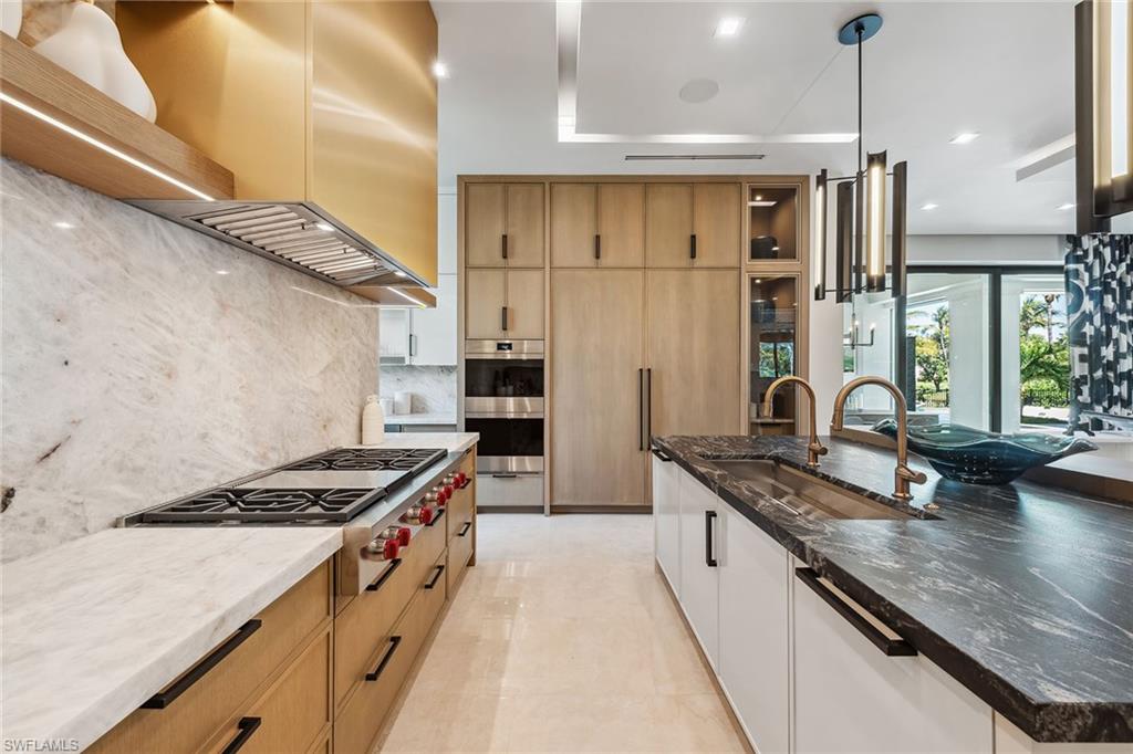 BAY COLONY SHORES - Residential