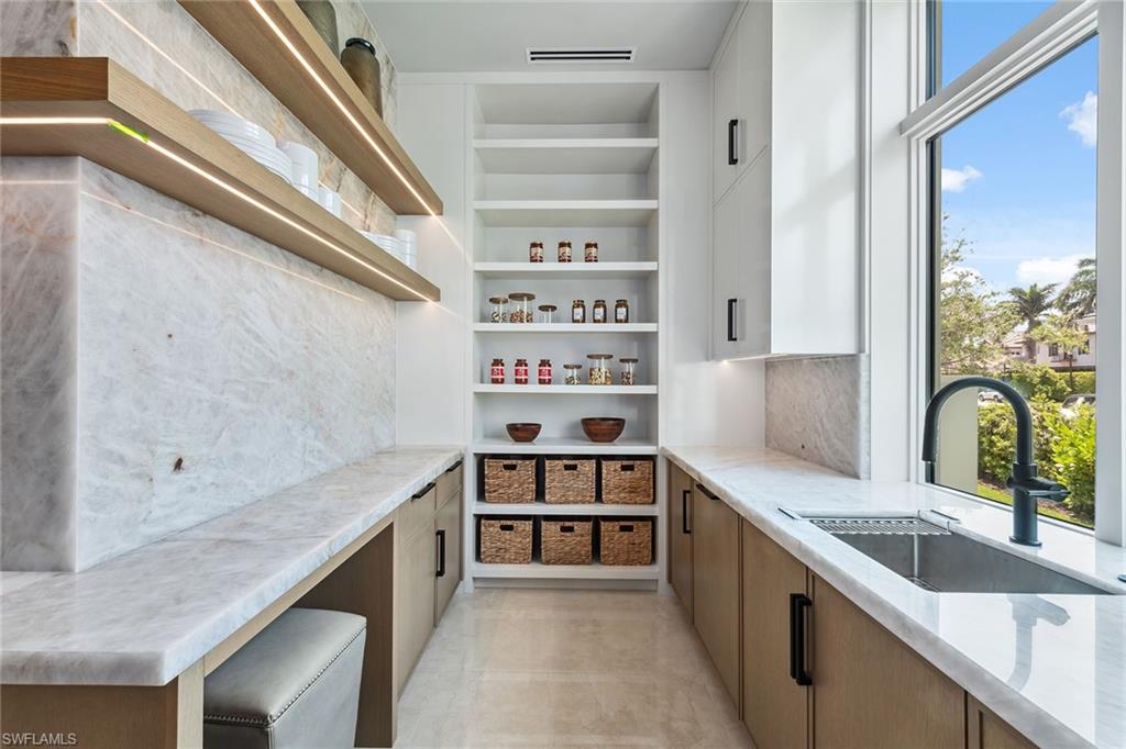 BAY COLONY SHORES - Residential