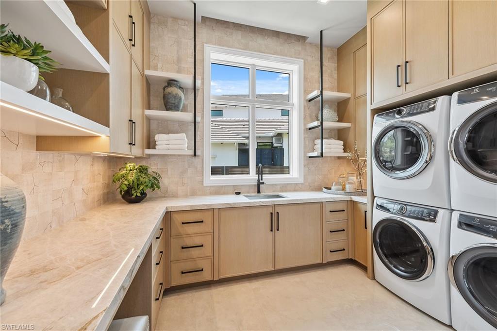 BAY COLONY SHORES - Residential