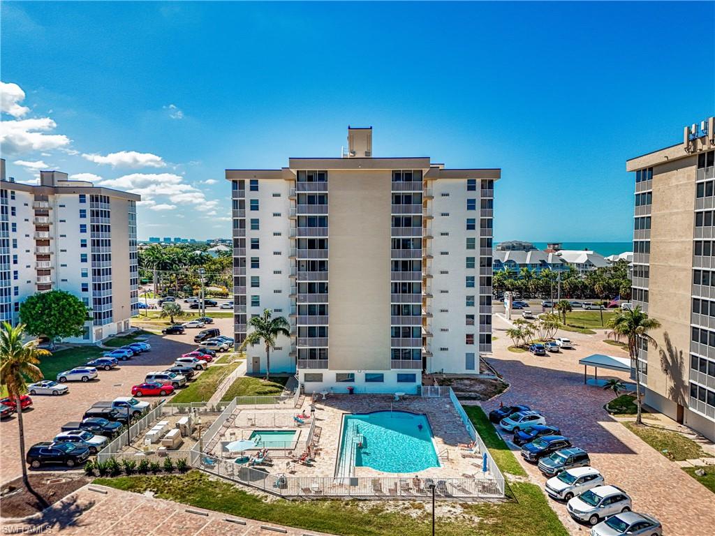 BEACH AND TENNIS CLUB - Residential