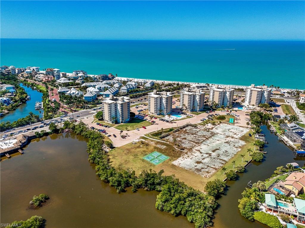 BEACH AND TENNIS CLUB - Residential