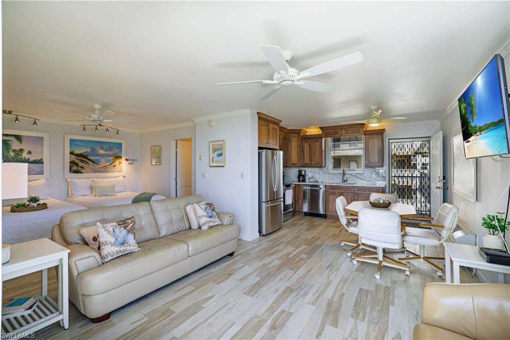 BEACH AND TENNIS CLUB - Residential