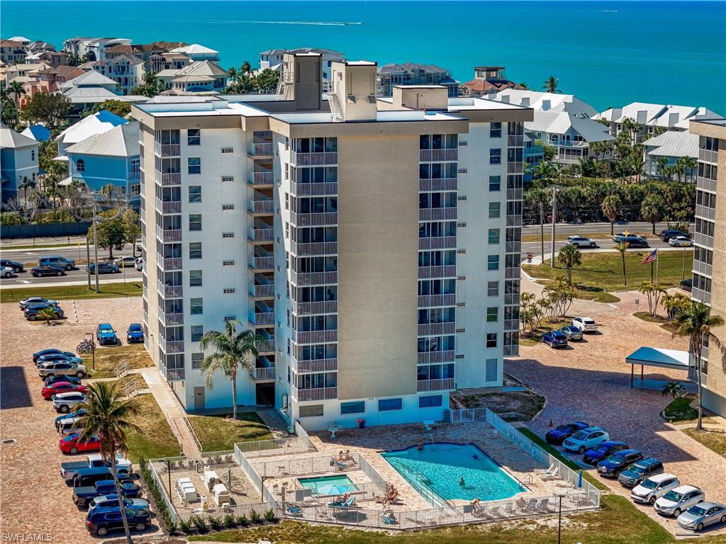 BEACH AND TENNIS CLUB - Residential