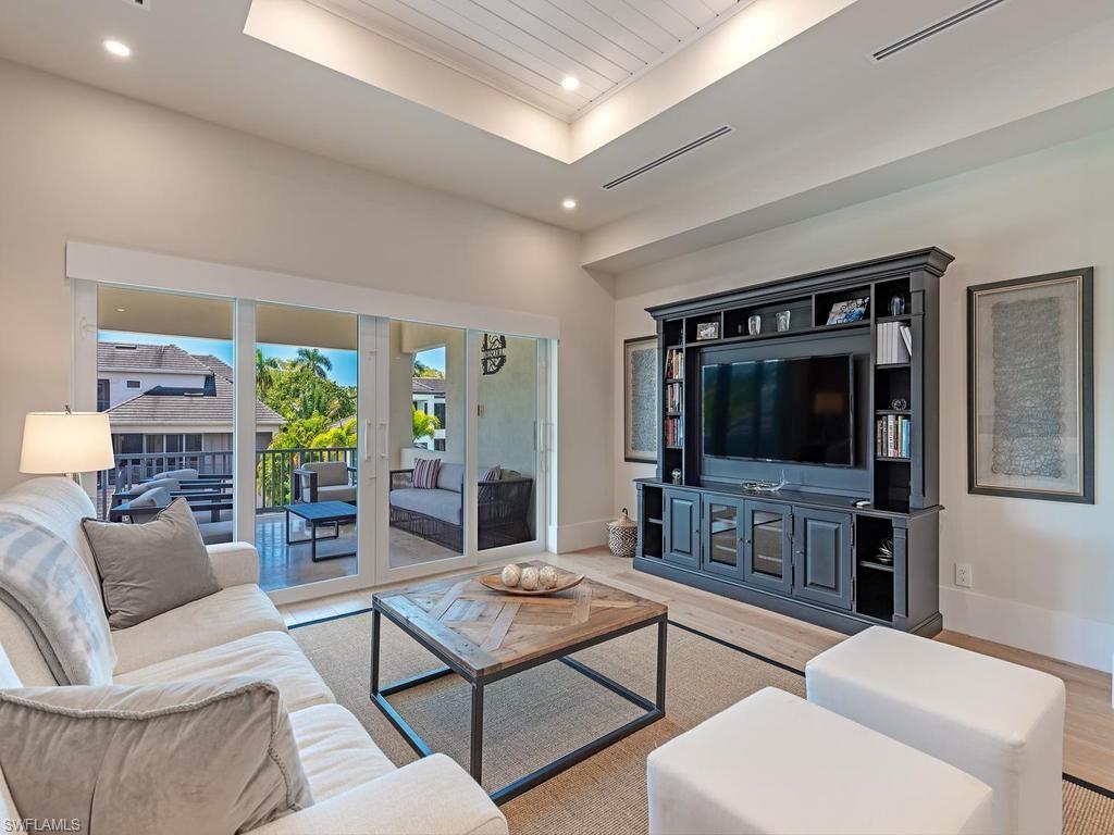AQUALANE SHORES - Residential