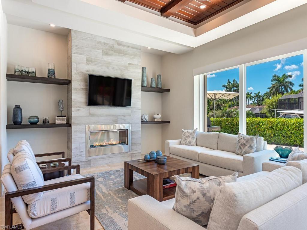 AQUALANE SHORES - Residential