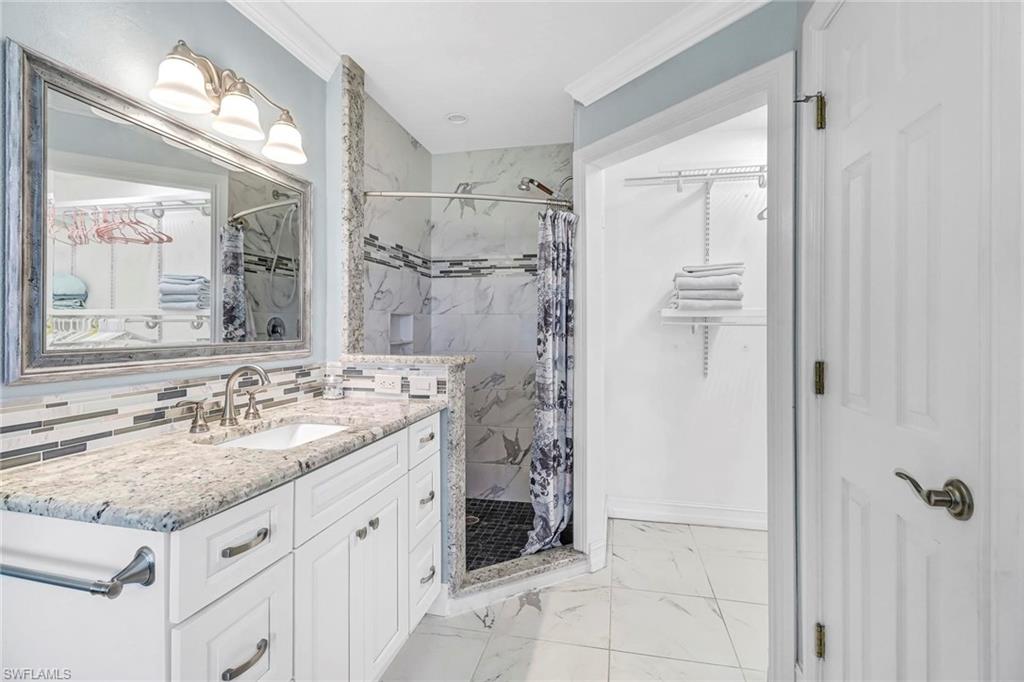 VENETIAN PALMS - Residential