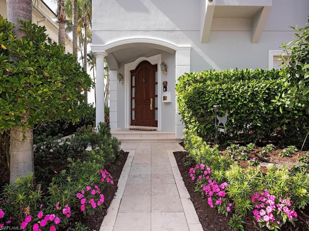 Photo of 25 2nd AVE S, NAPLES, FL 34102 (MLS # 224102959)