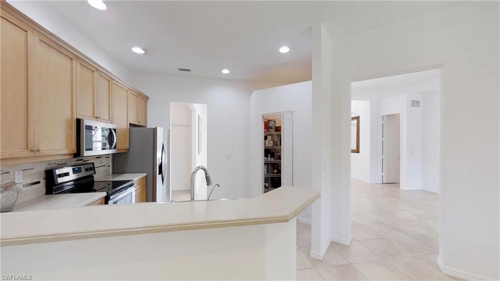 GOLDEN GATE ESTATES - Residential