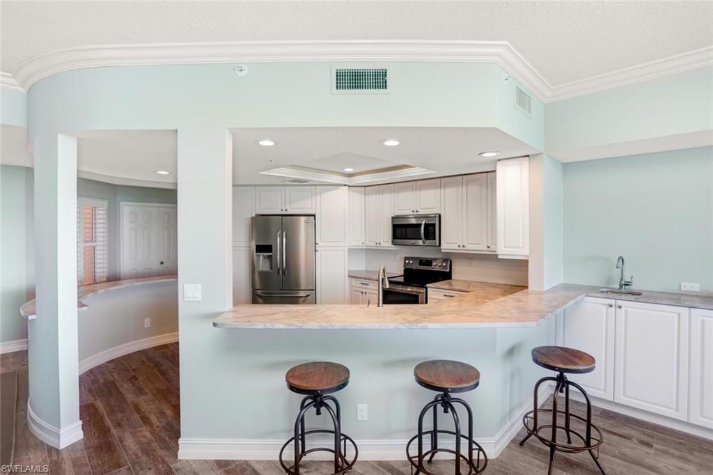 BAREFOOT BEACH CLUB - Residential