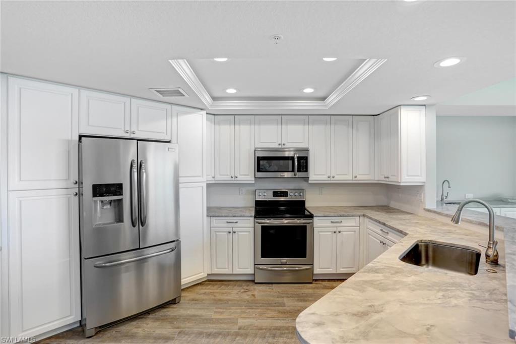 BAREFOOT BEACH CLUB - Residential