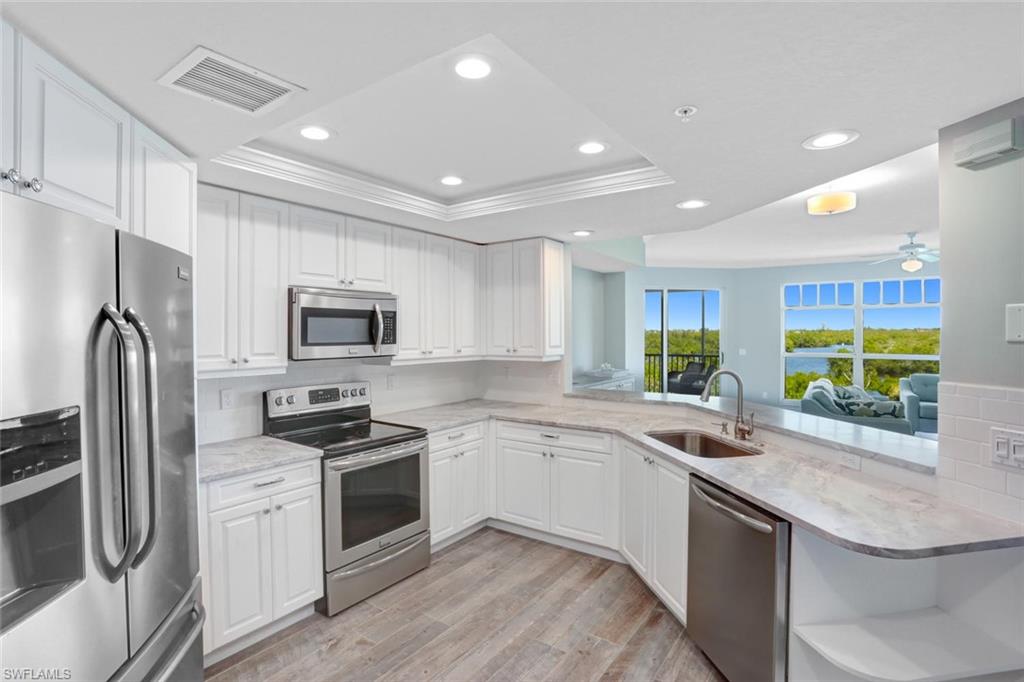 BAREFOOT BEACH CLUB - Residential