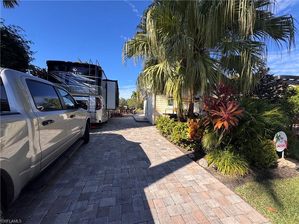 RIVERBEND MOTORCOACH RESORT - Land