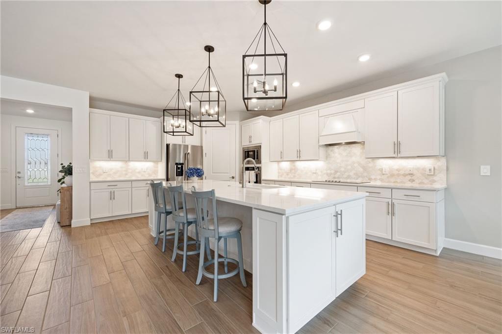 COUNTRY CLUB - Residential