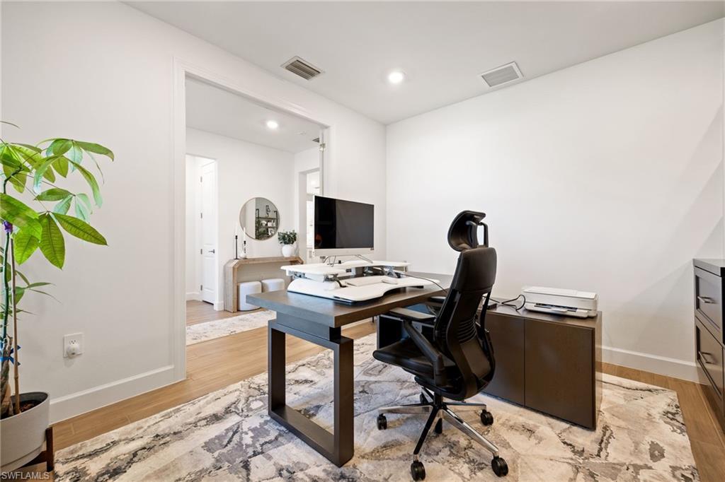 COUNTRY CLUB - Residential