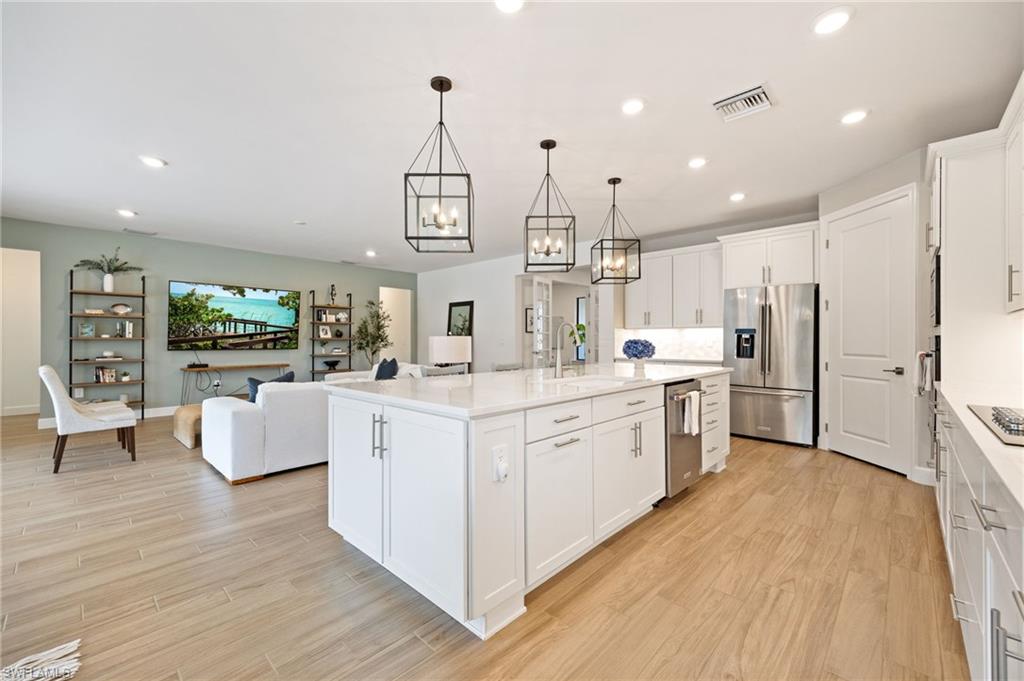 COUNTRY CLUB - Residential