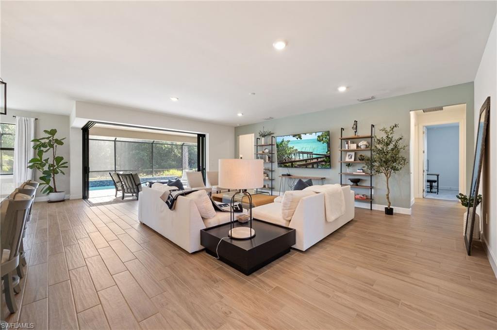 COUNTRY CLUB - Residential