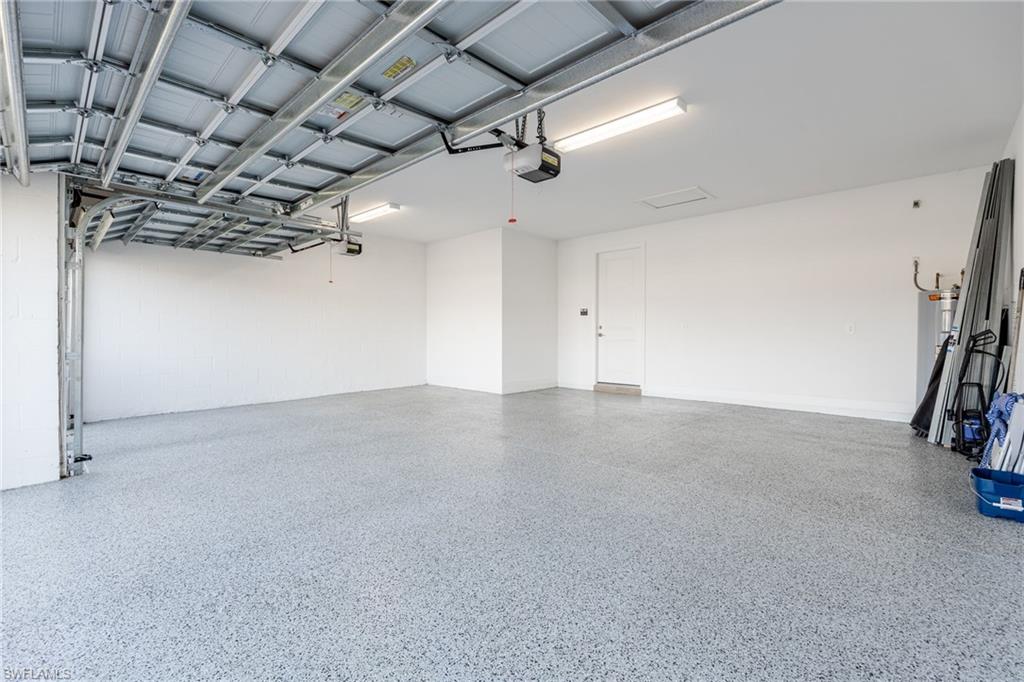 COUNTRY CLUB - Residential