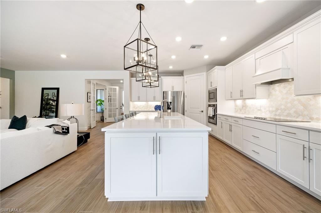 COUNTRY CLUB - Residential