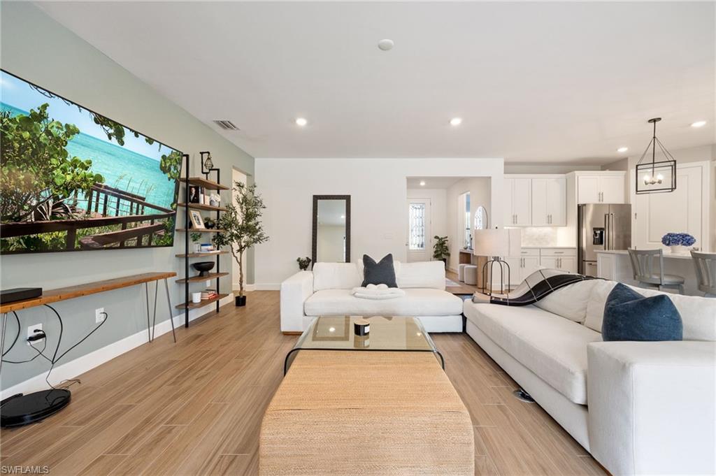 COUNTRY CLUB - Residential