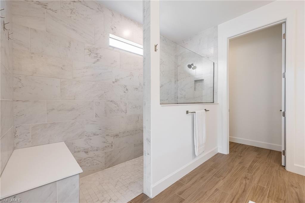 COUNTRY CLUB - Residential