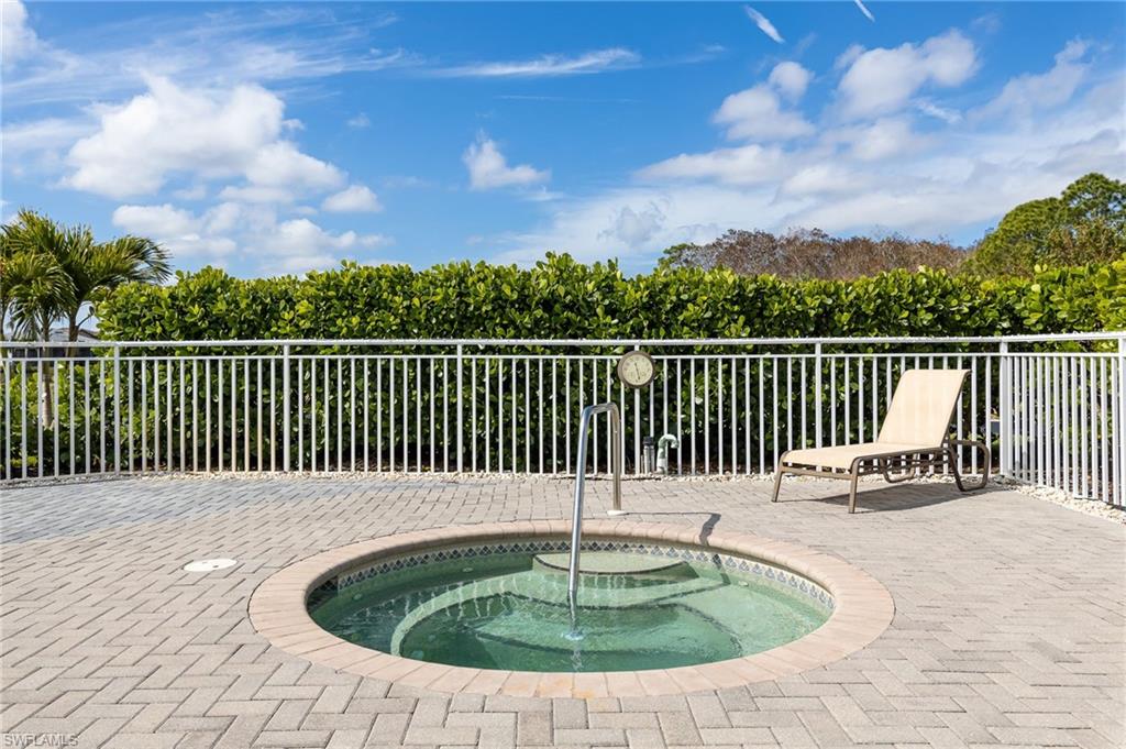 COUNTRY CLUB - Residential