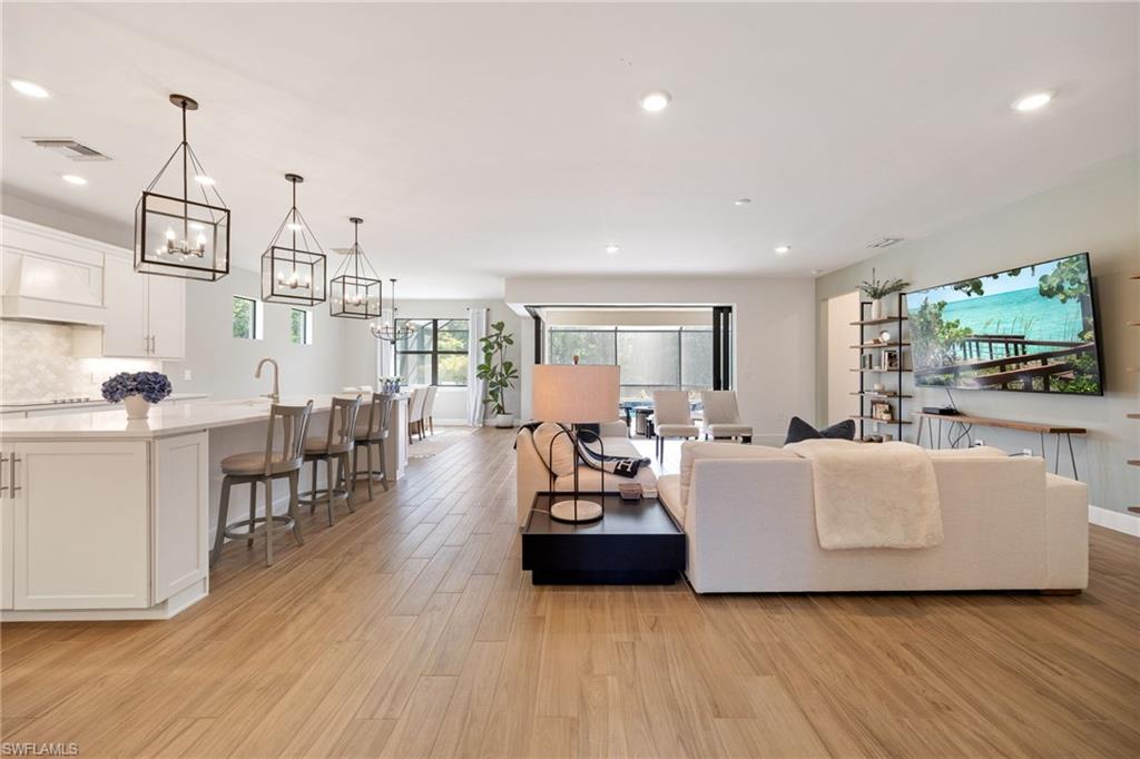 COUNTRY CLUB - Residential