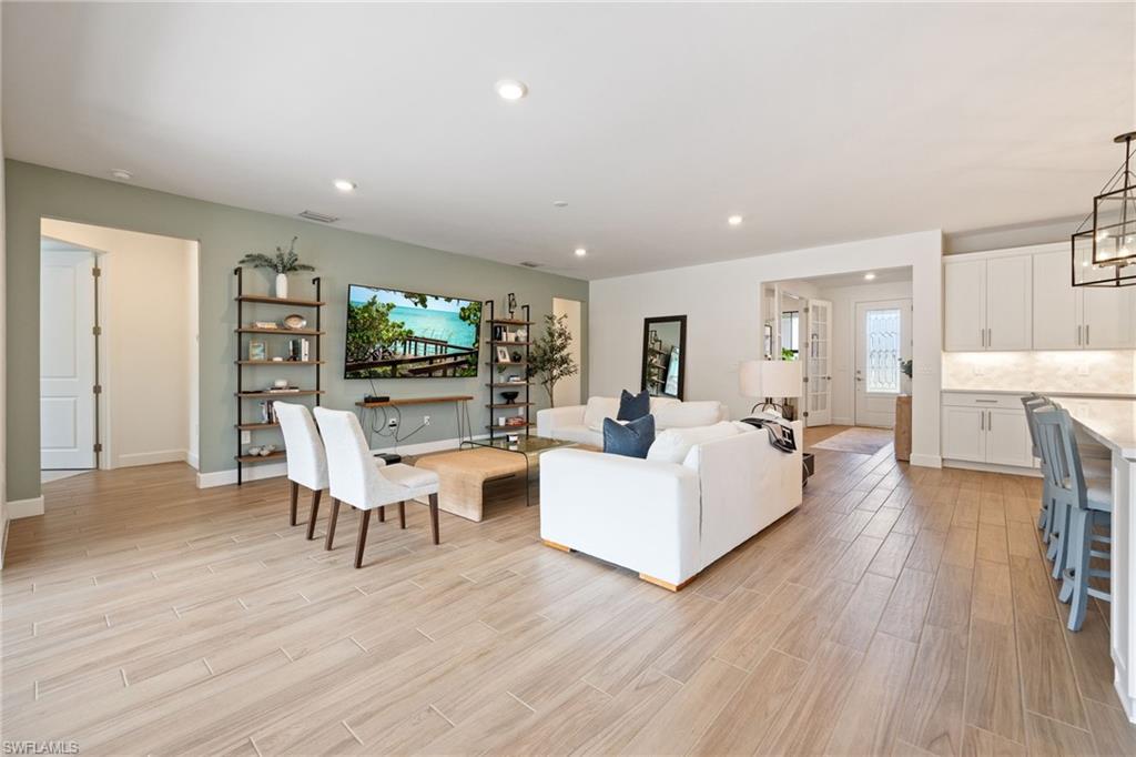 COUNTRY CLUB - Residential