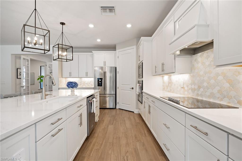 COUNTRY CLUB - Residential