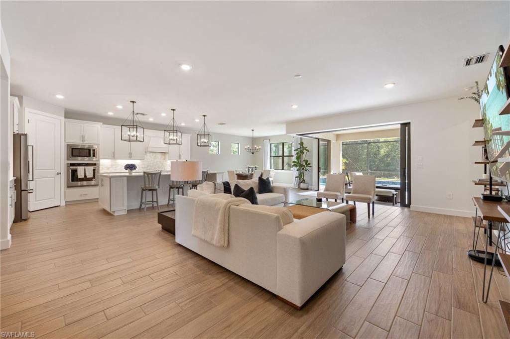 COUNTRY CLUB - Residential