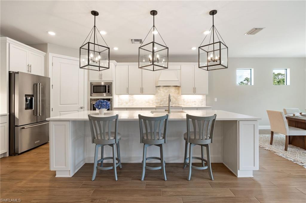 COUNTRY CLUB - Residential