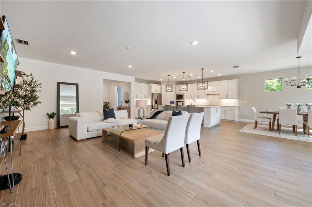 COUNTRY CLUB - Residential