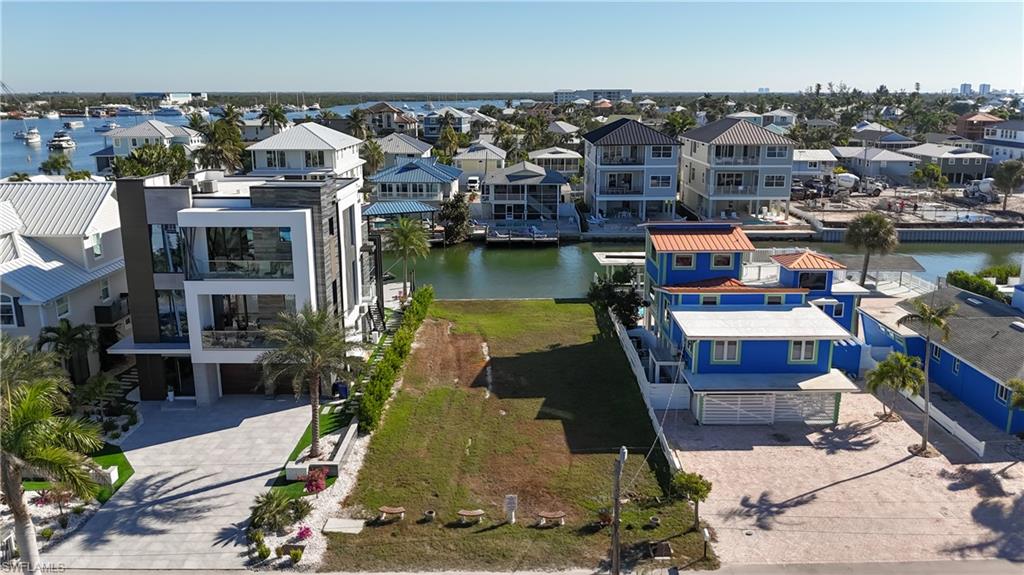 VENETIAN GARDENS - Land