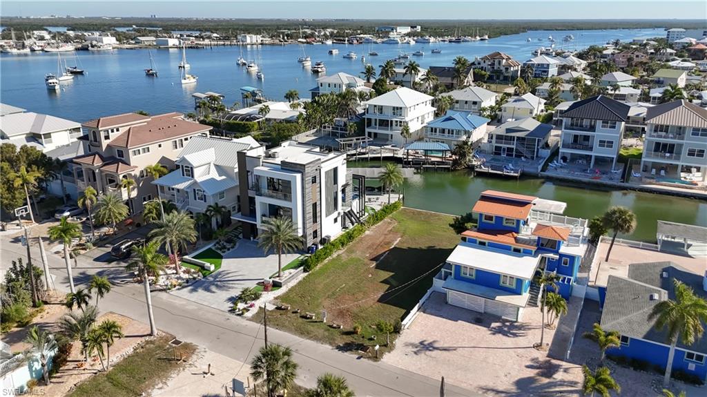 VENETIAN GARDENS - Land