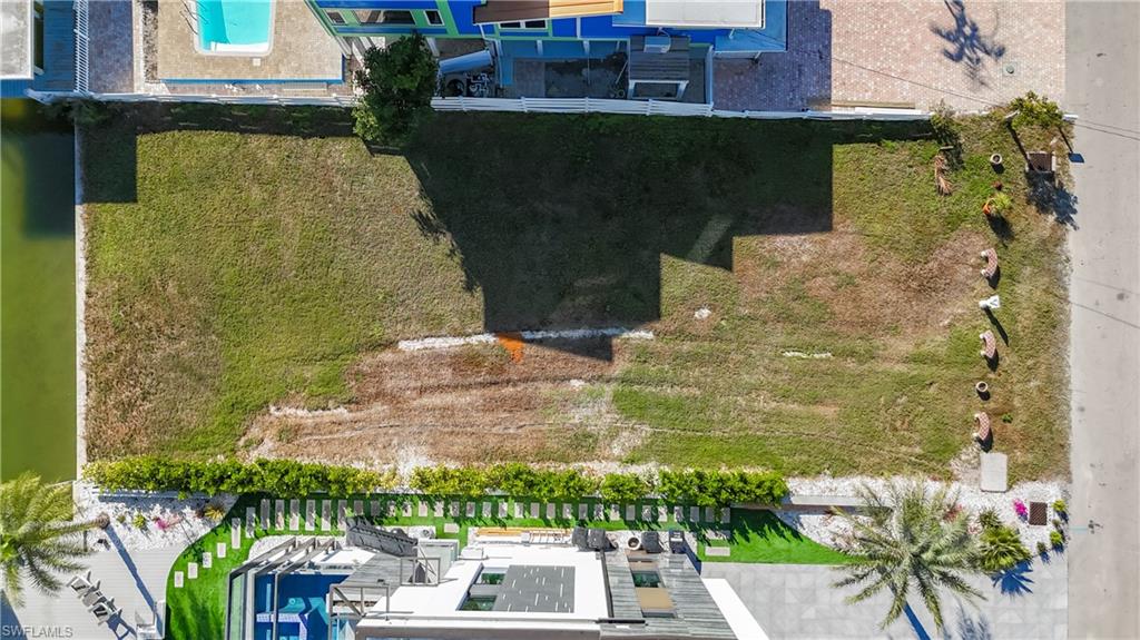 VENETIAN GARDENS - Land