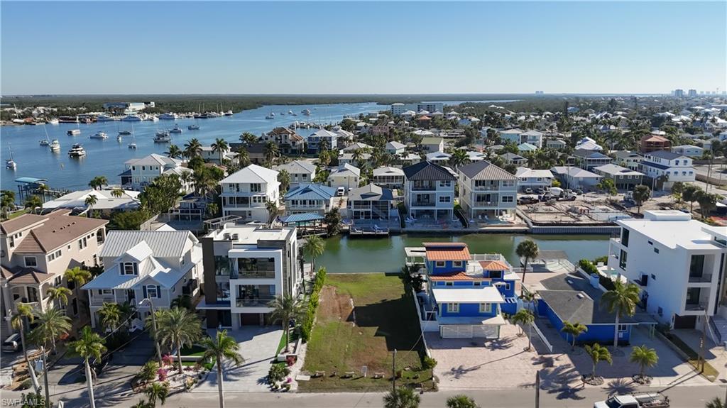 VENETIAN GARDENS - Land