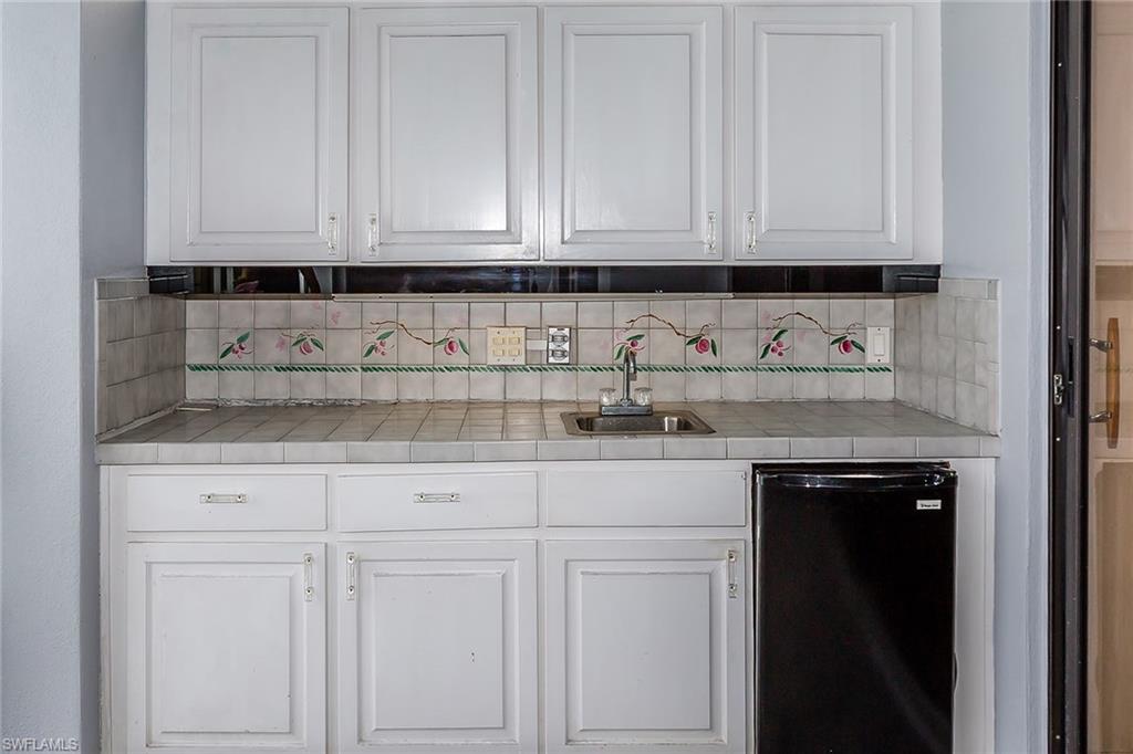 MARCO BEACH - Residential