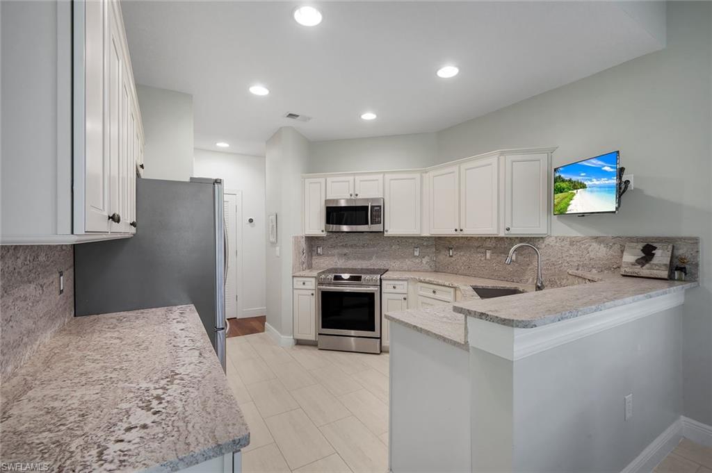 THE HAMPTONS - Residential