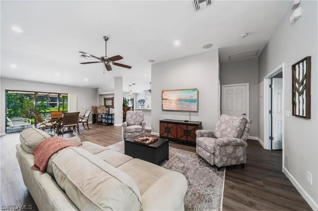 ADMIRALTY YACHT & RACQUET CLUB - Residential