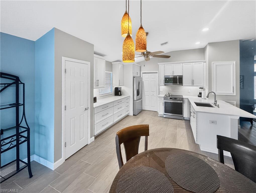 ADMIRALTY YACHT & RACQUET CLUB - Residential