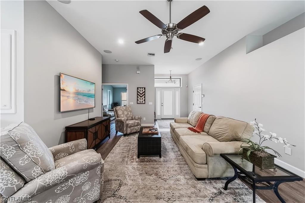 ADMIRALTY YACHT & RACQUET CLUB - Residential