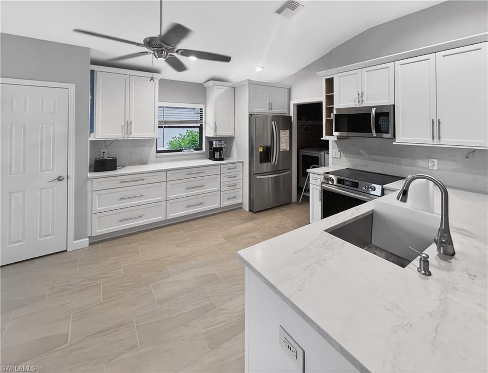 ADMIRALTY YACHT & RACQUET CLUB - Residential