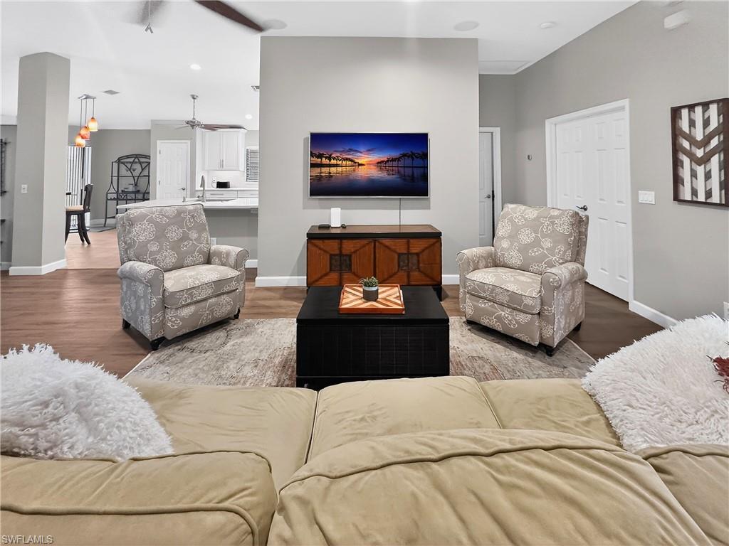 ADMIRALTY YACHT & RACQUET CLUB - Residential